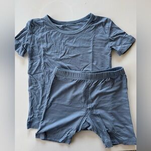 Never worn Kyte Baby short sleeve pajamas, color Slate. size 3T